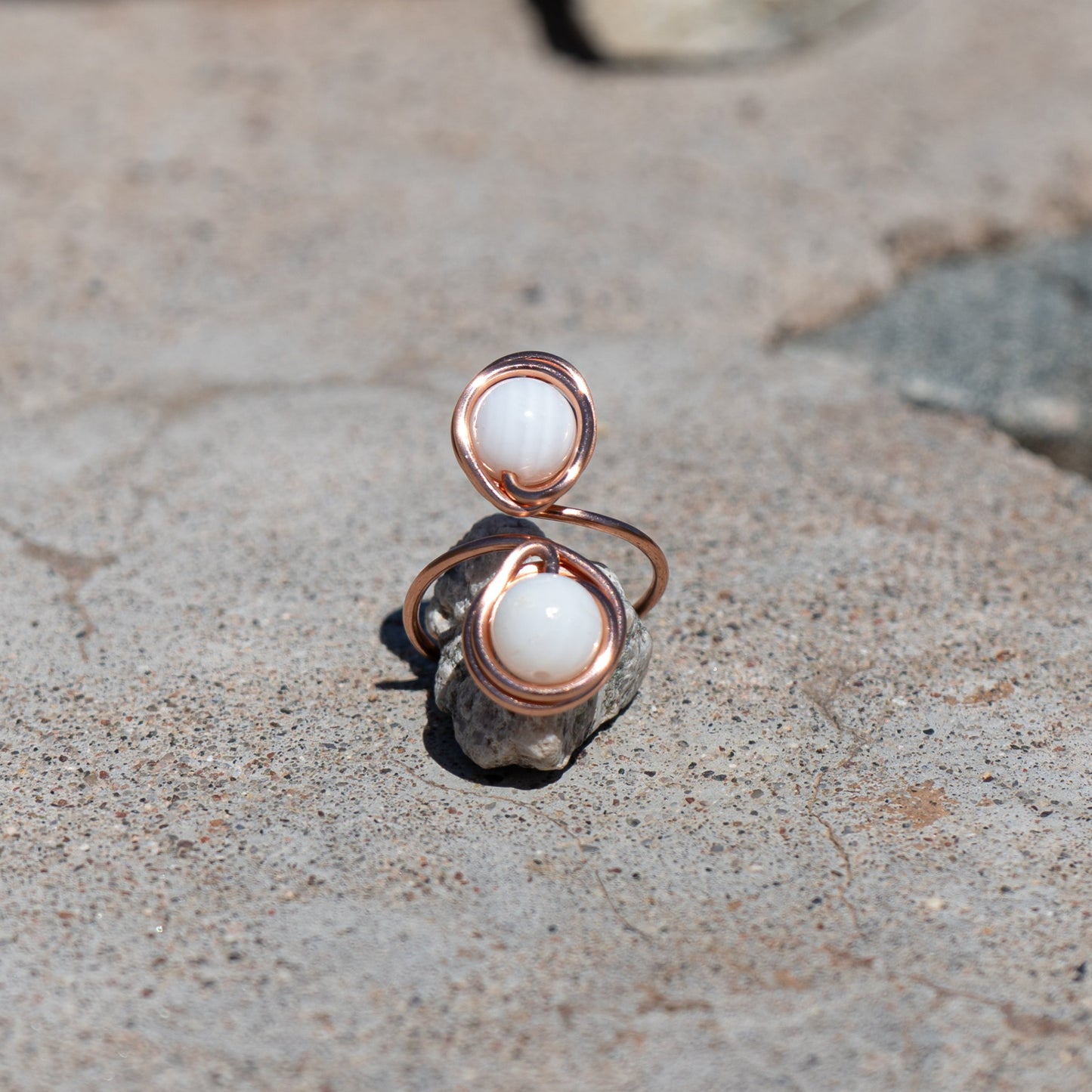Pearl Tide – White Shell Copper Ring
