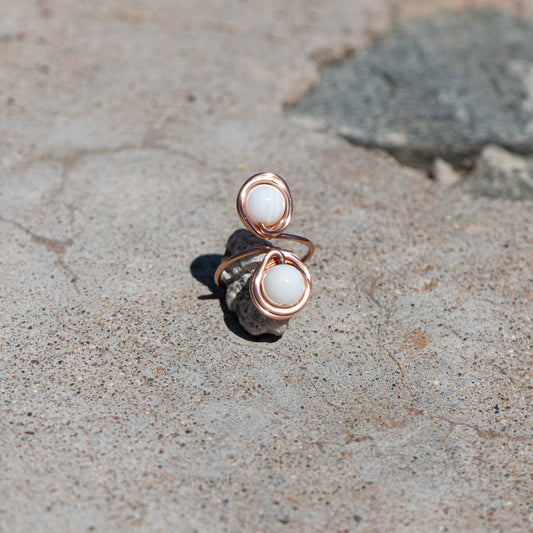 Pearl Tide – White Shell Copper Ring